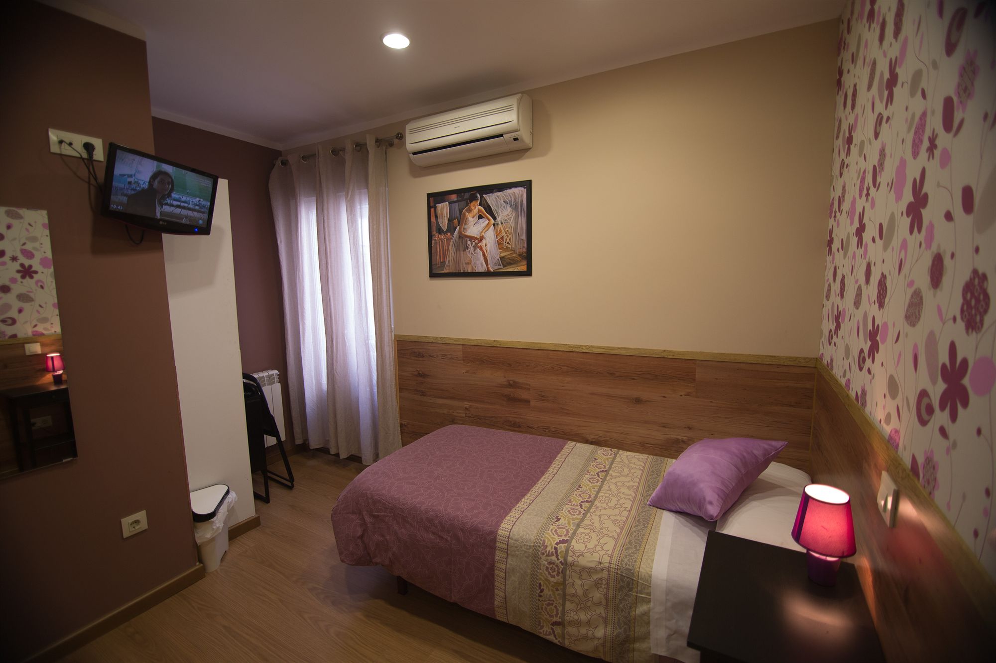 Фото Hostal Art Madrid