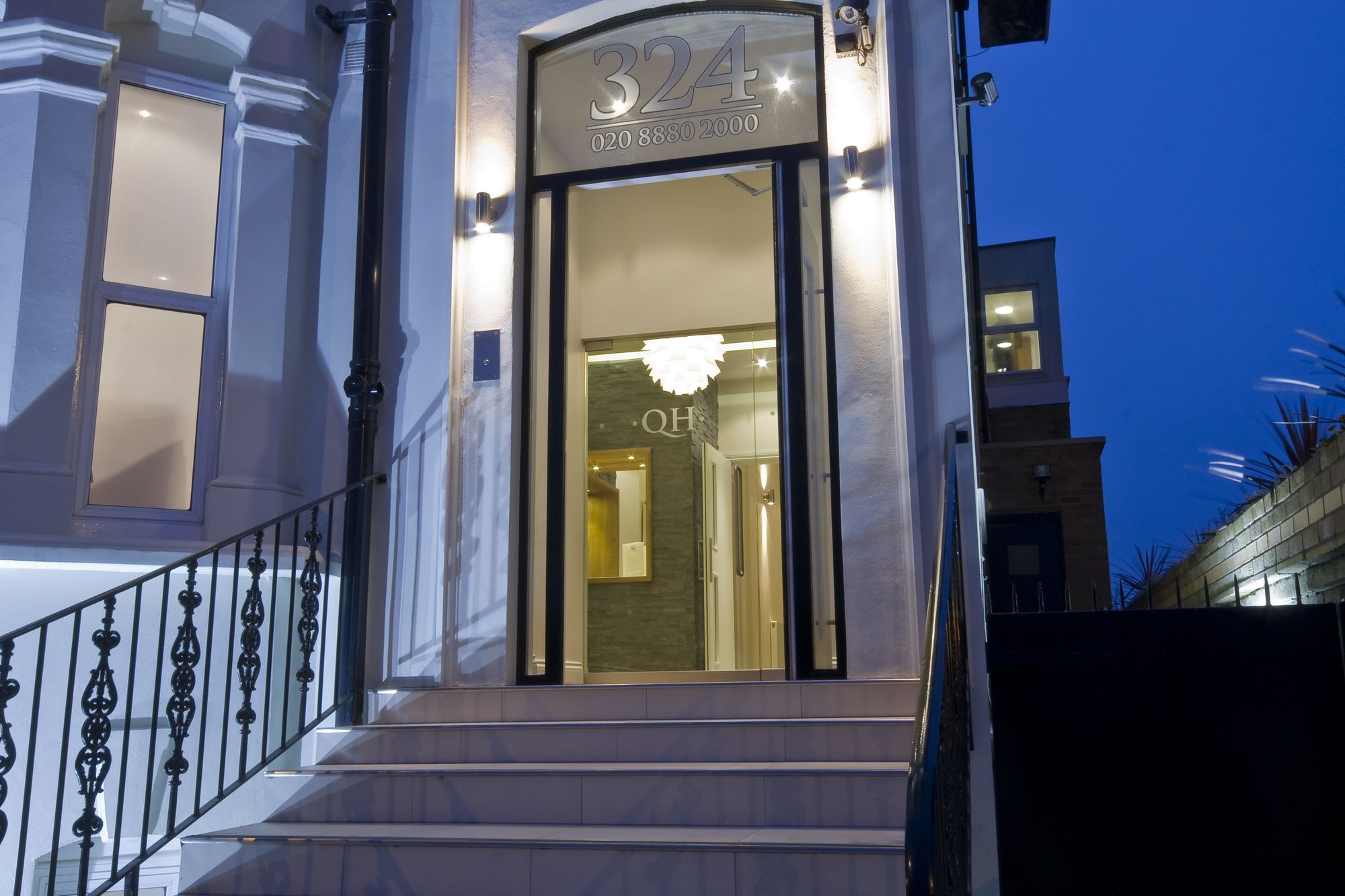 Фото Queens Hotel