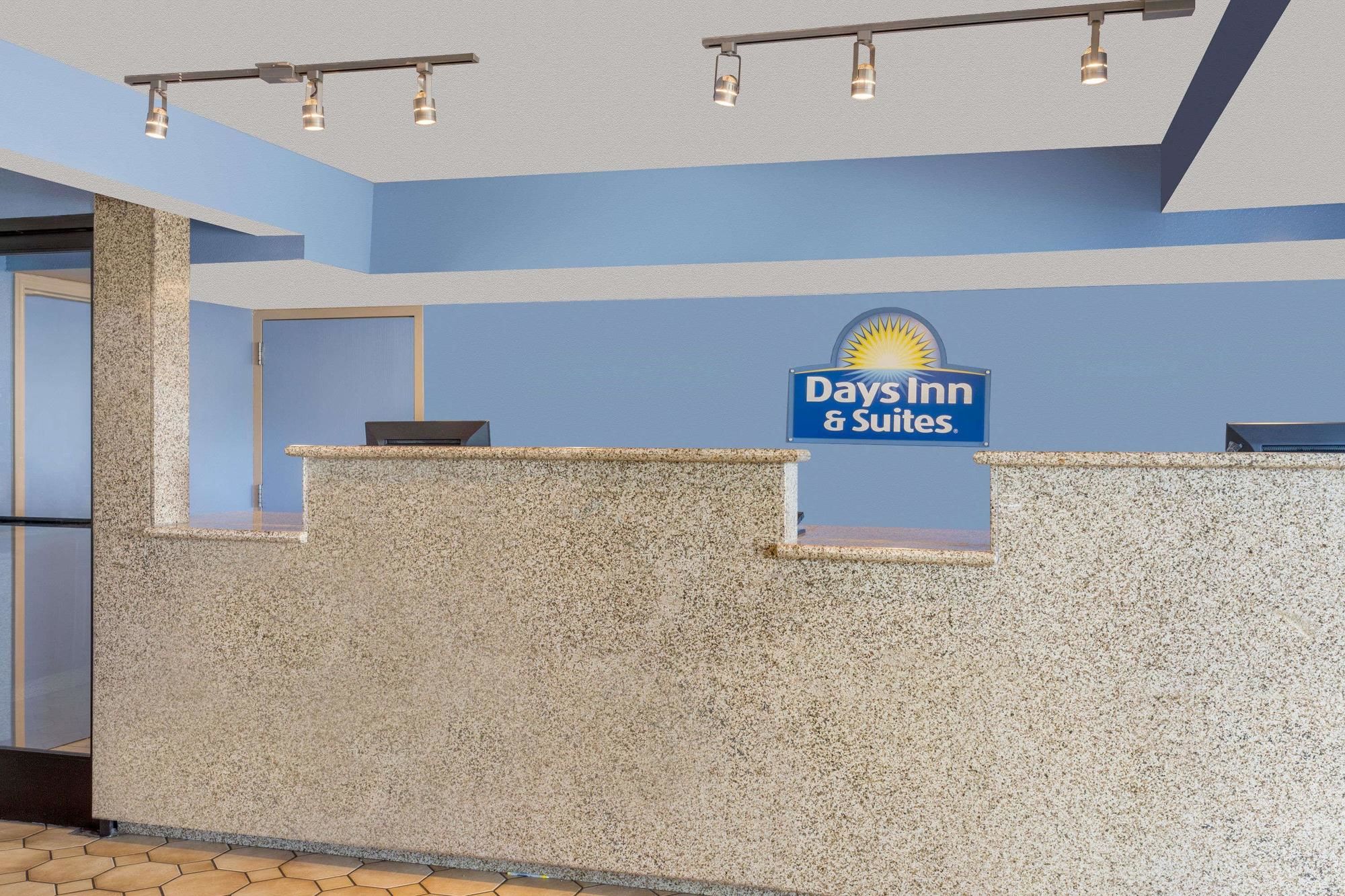 Фото Quality Inn & Suites near Downtown Mesa