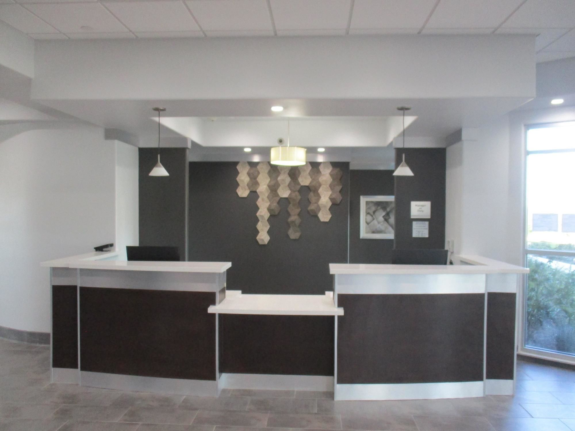 Фото Best Western Plus Roland Inn & Suites