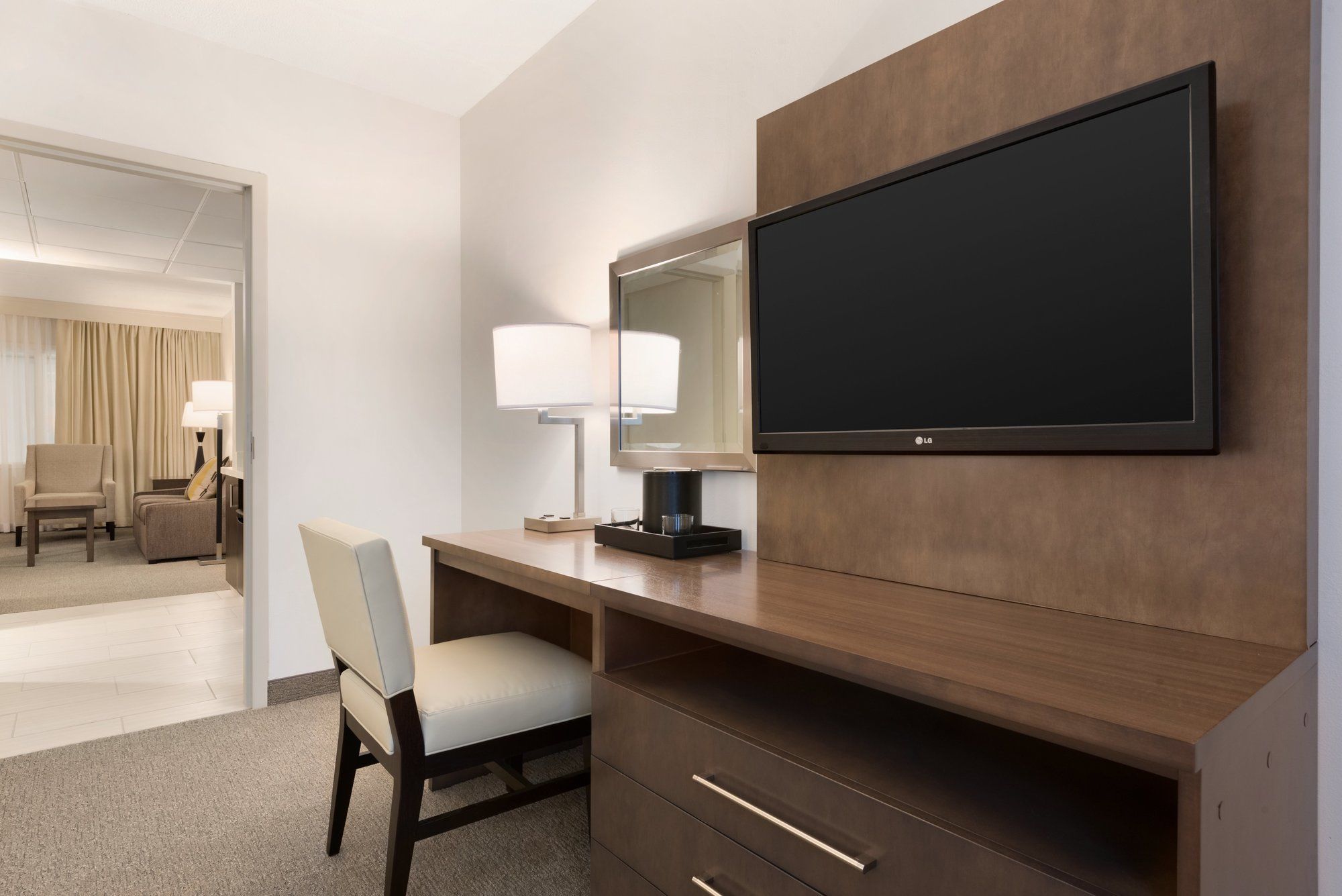 Фото Embassy Suites by Hilton Milwaukee Brookfield