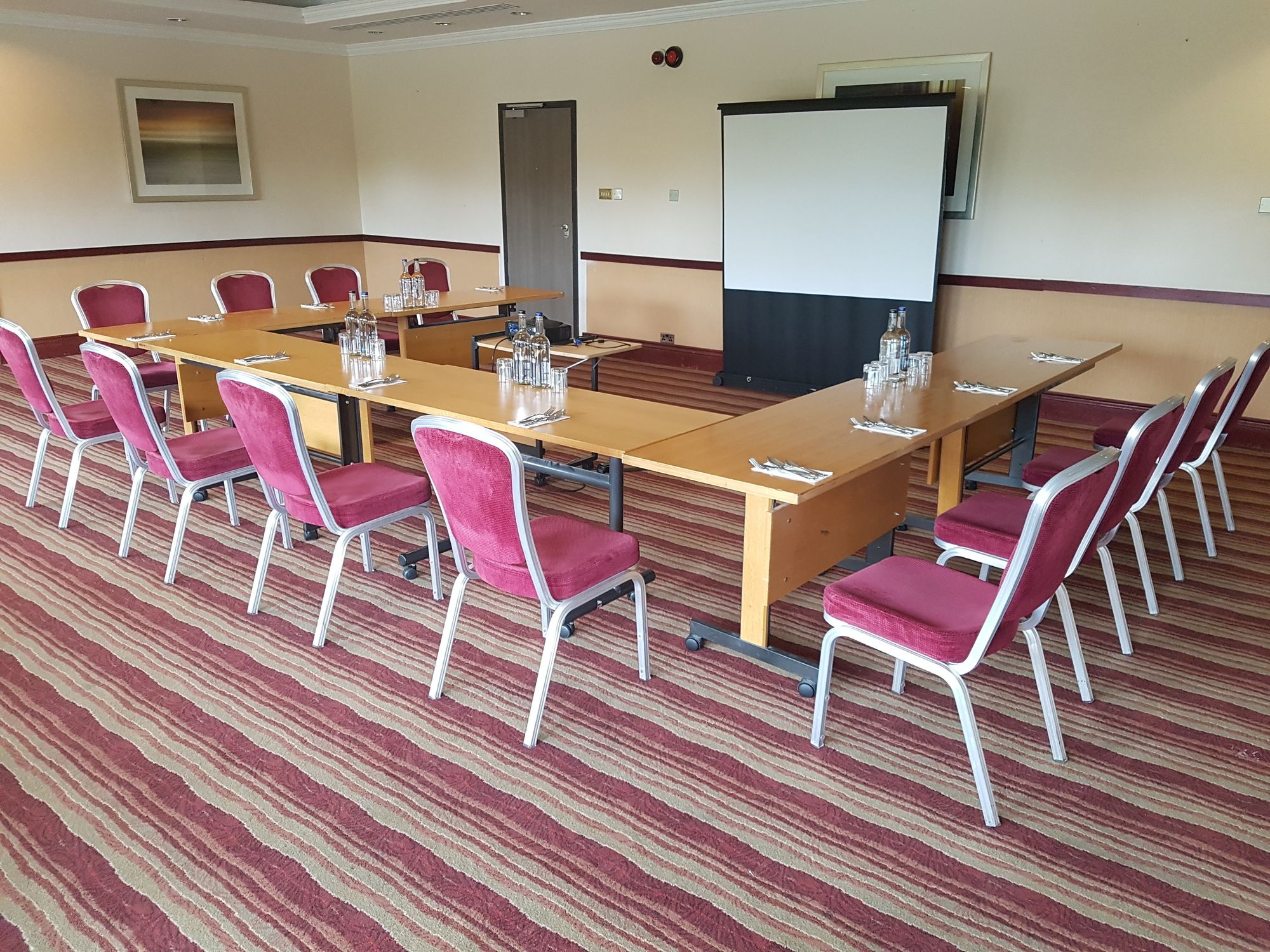 Фото Crowne Plaza Basingstoke