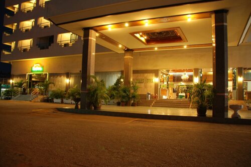 Гостиница Golden Grand Hotel в Пхитсанулоке
