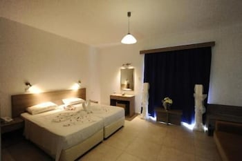 Фото Cosmelenia Hotel Apartments