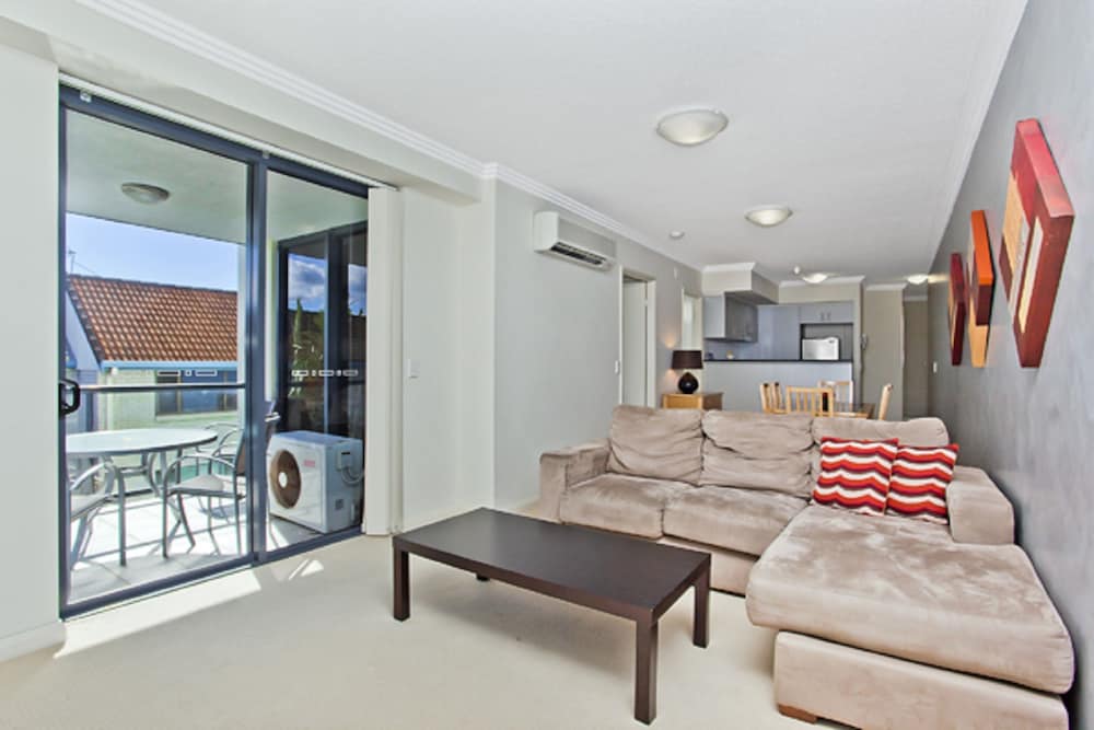 Фото Aqualine Apartments