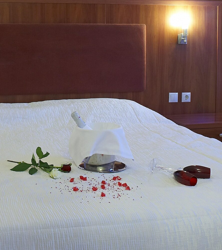 Фото Parnis Palace Hotel Suites