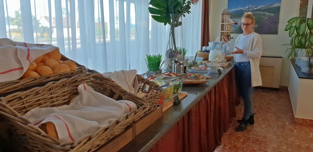 Фото Canada Hotel Budapest