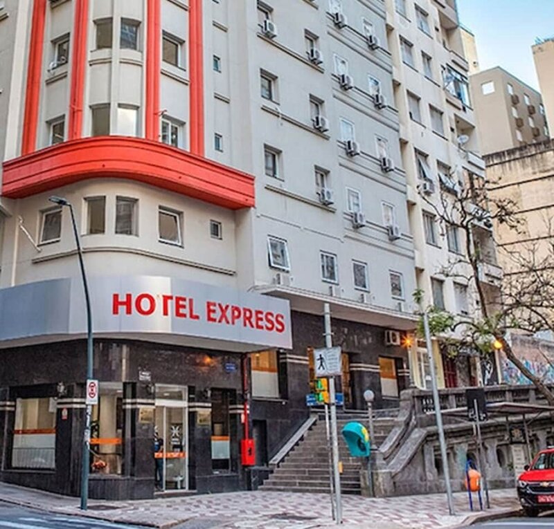 Гостиница Hotel Express Savoy Centro Histórico в Порту-Алегри