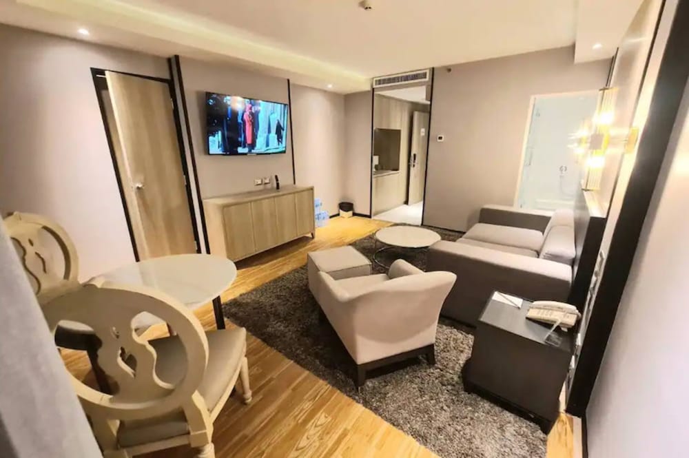 Фото Grace Hotel Bangkok