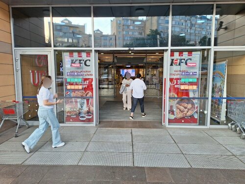 Ғашық қыздар мен үлкен әтешті онлайн көріңіз