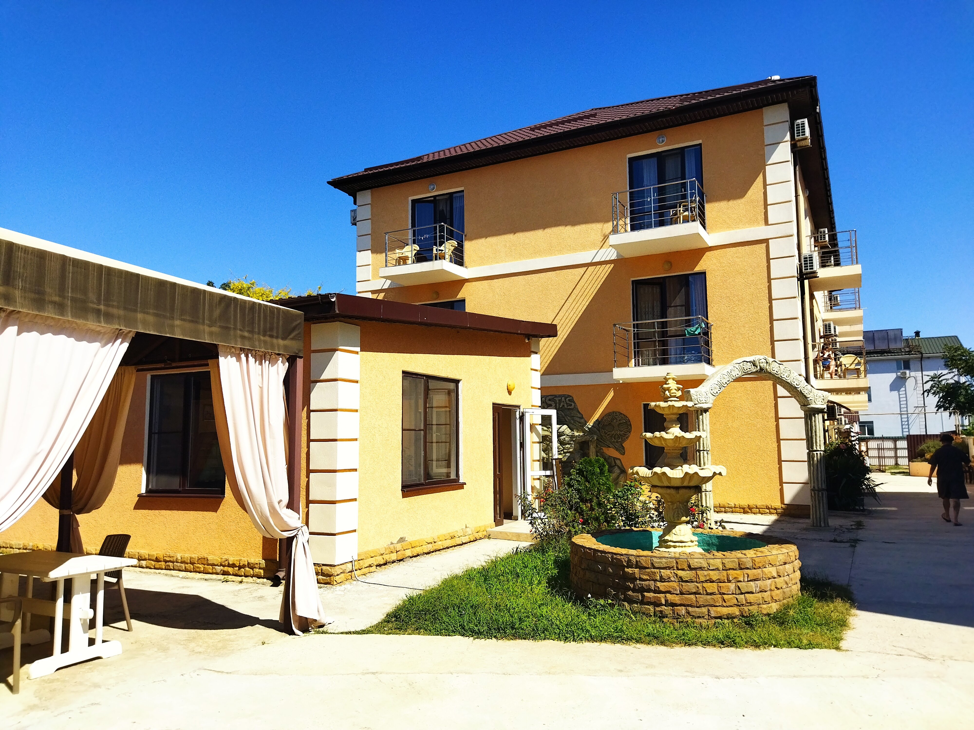 Фото отеля 1