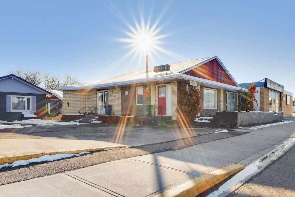 Фото Hotel Bethel - Fort MacLeod, Ab