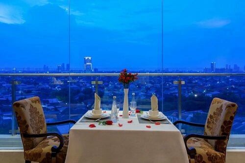 Внешний вид отеля The Capital Hotel Surabaya в Сурабой, фото 3