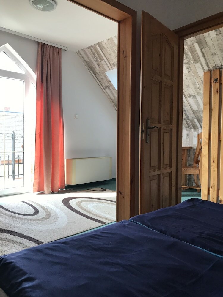 Фото Petit Normandi Bistro & Panzió