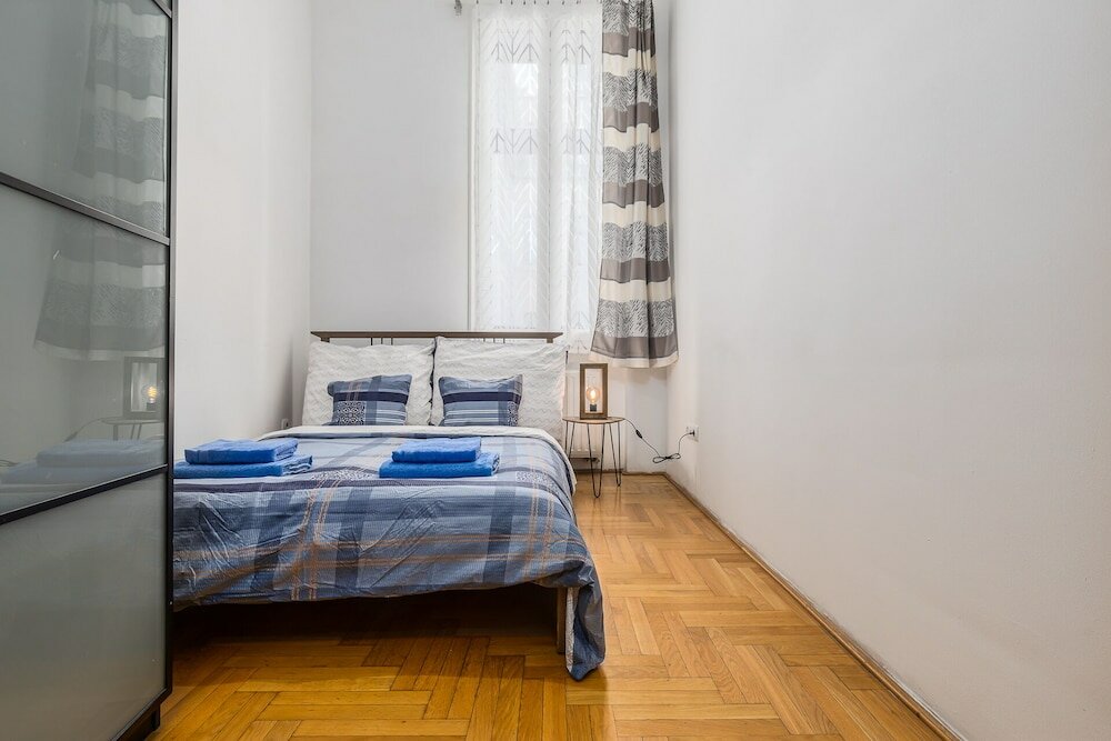 Фото Venus Apartments - Gozsdu Court III