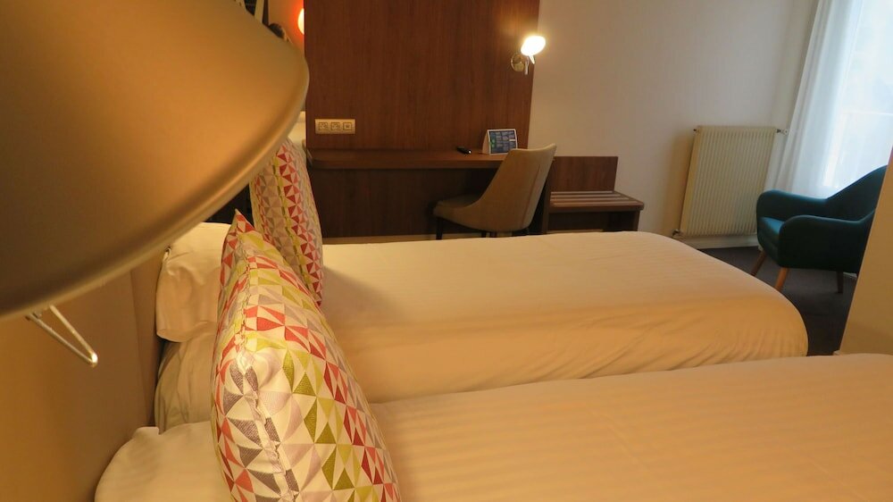 Фото Campanile Chartres Centre - Gare - Cathédrale