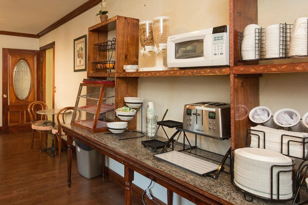 Фото Carmel Inn And Suites