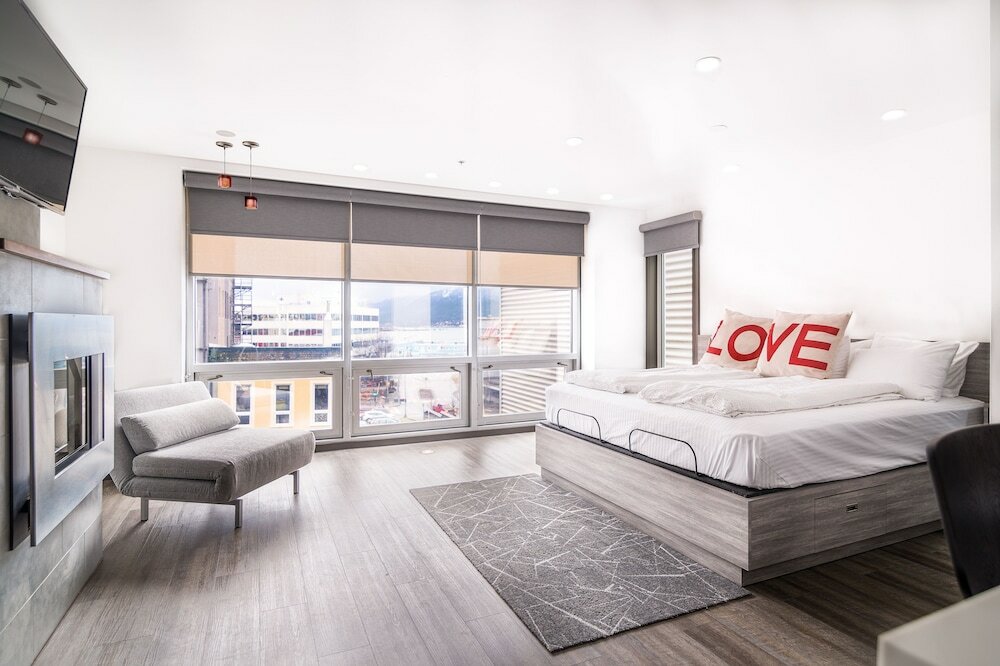 Фото Silverbow Inn Hotel & Suites