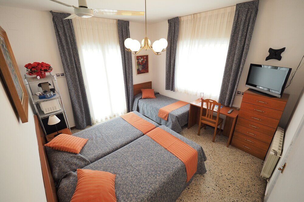 Фото Hotel Montserrat