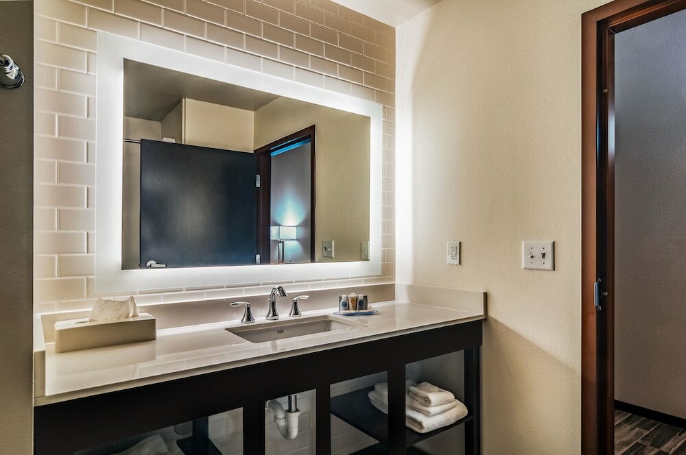 Фото Comfort Inn & Suites Oklahoma City South I-35