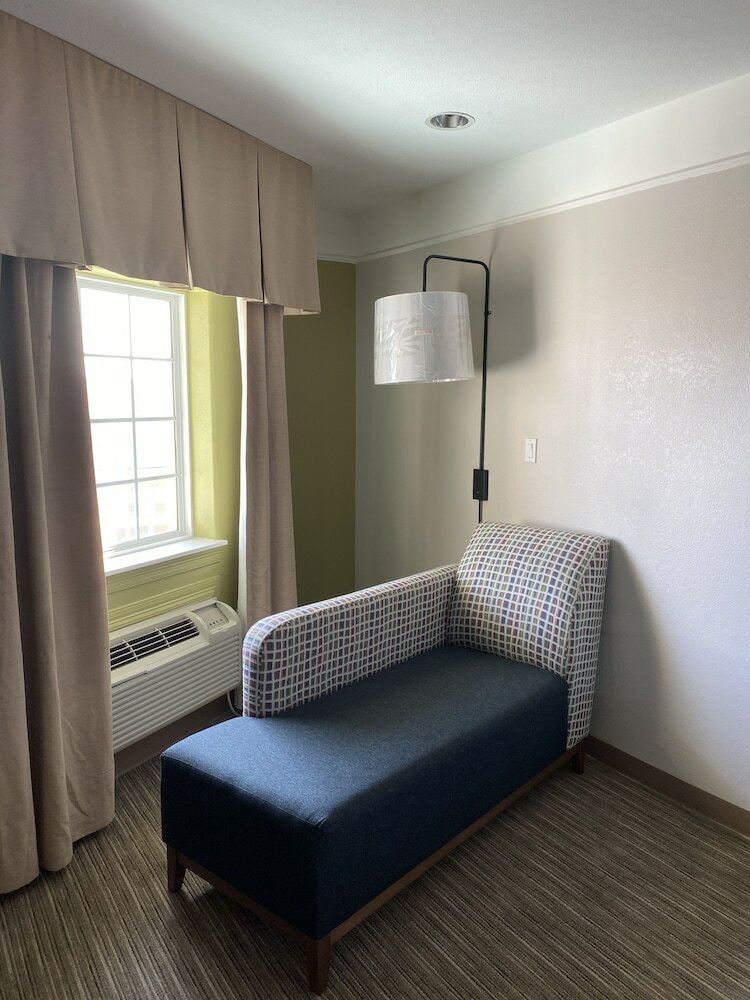 Фото Holiday Inn Express Hotel & Suites Galveston West-Seawall, an Ihg Hotel