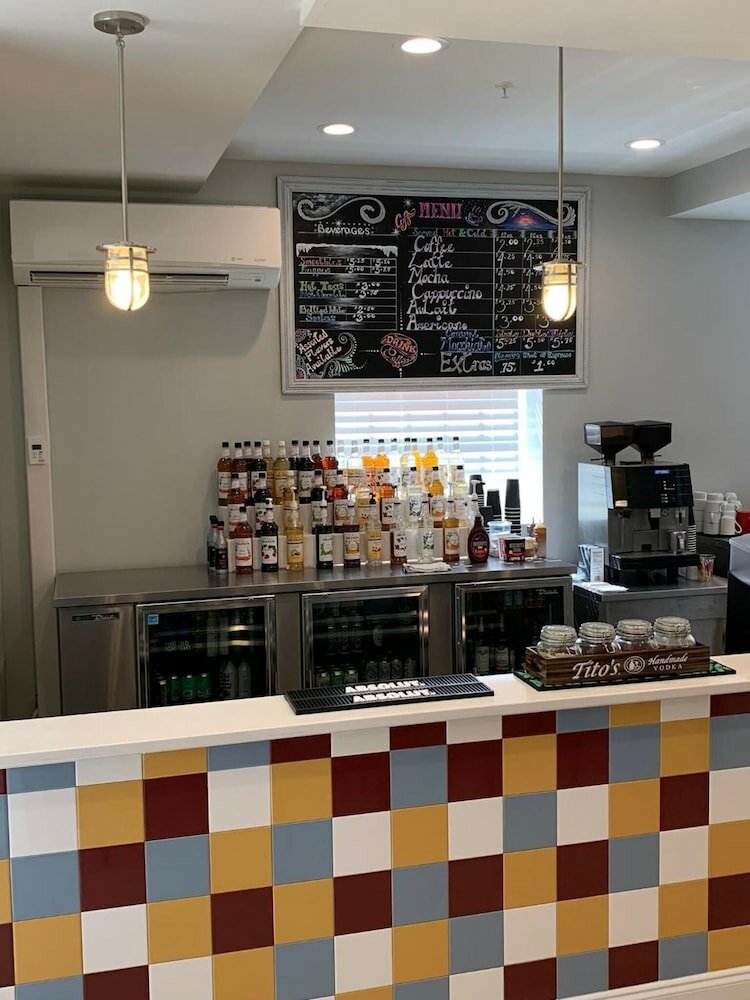 Фото Oasis Resort Gulfport