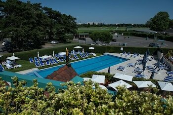 Фото Renaissance Paris Hippodrome De St. Cloud Hotel