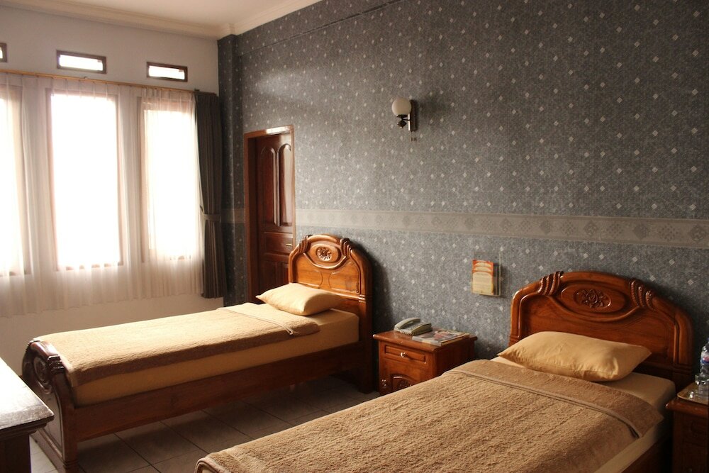 Фото Lingga Hotel