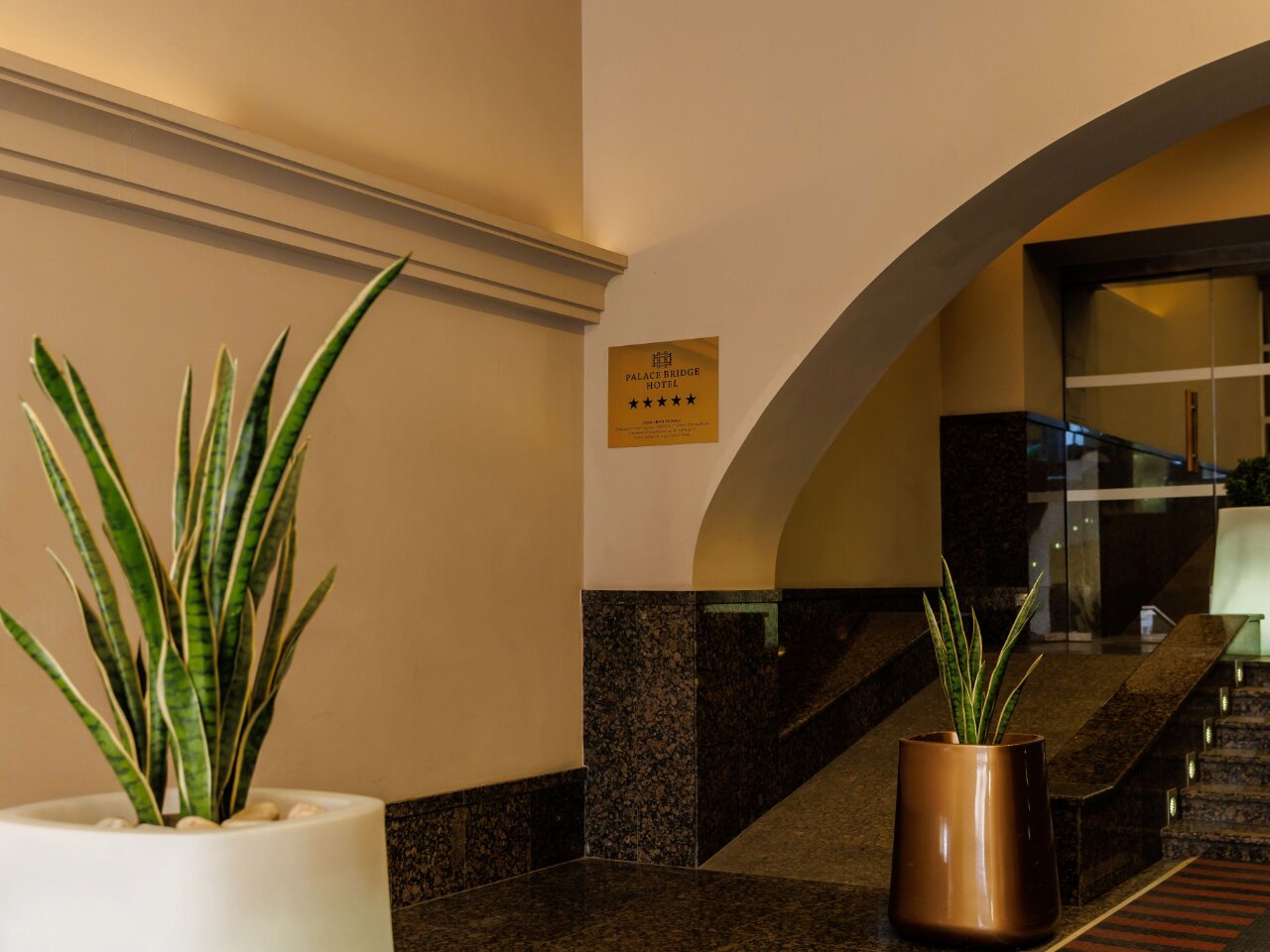 Фото Palace Bridge Hotel