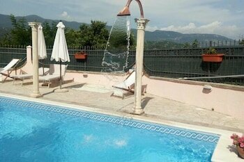 Гостиница Fascinating Apartment in Tagliacozzo With Garden