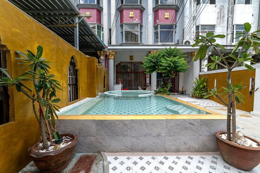 Фото отеля 2