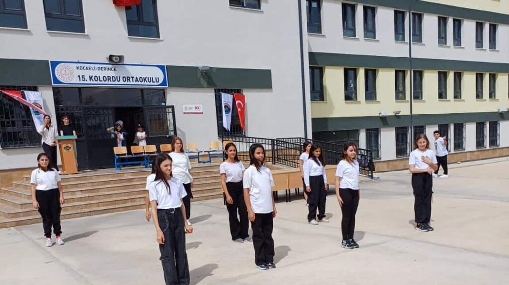 School 15th Corps Middle School, Derince, photo