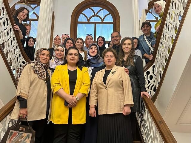 مركز تعليمي Izmit Public Education Center ، ، صورة