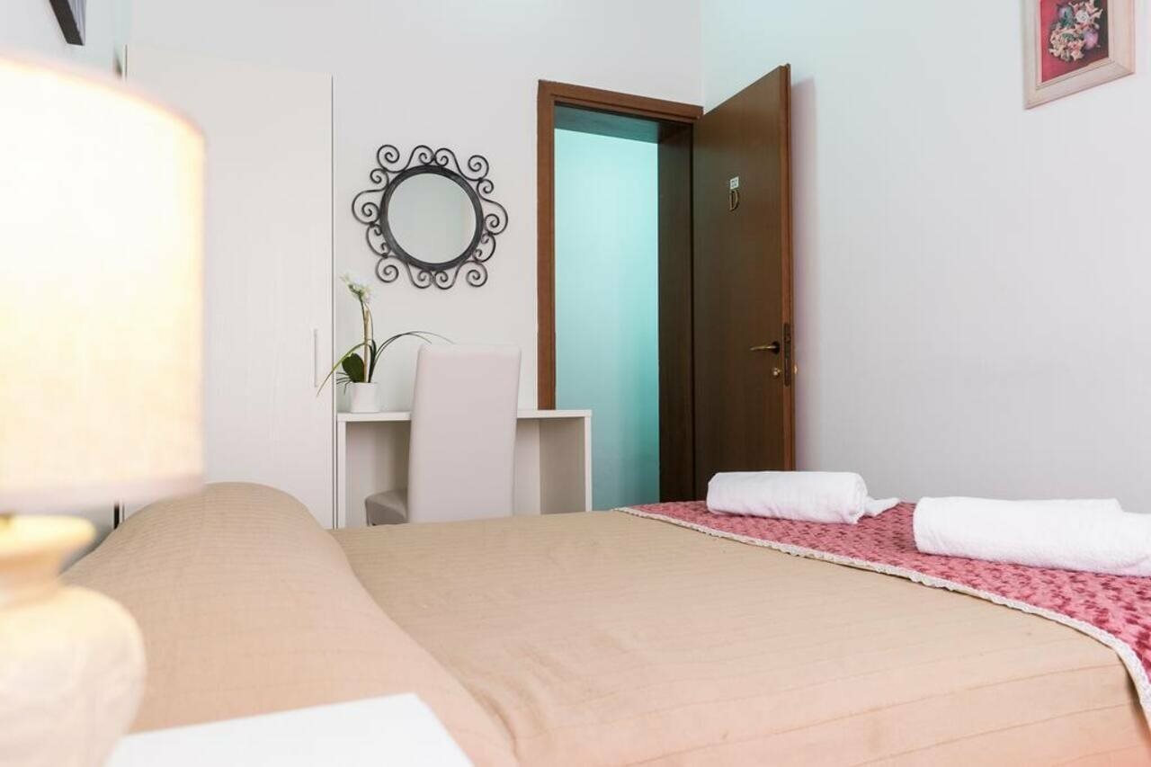 Фото Backpackers House Venice - Hostel