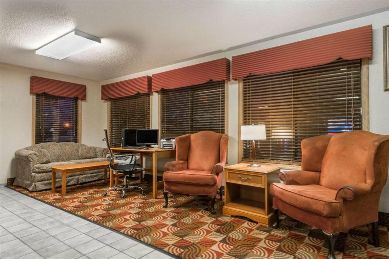 Фото Days Inn by Wyndham Muncie -Ball State University