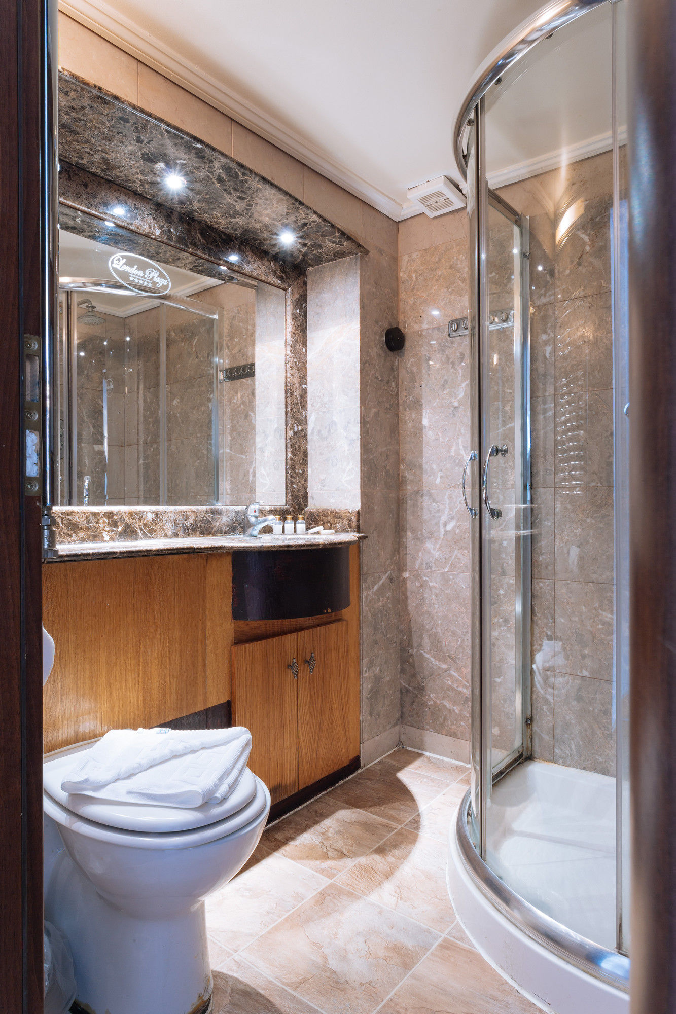 Фото London Plaza Serviced Apartments