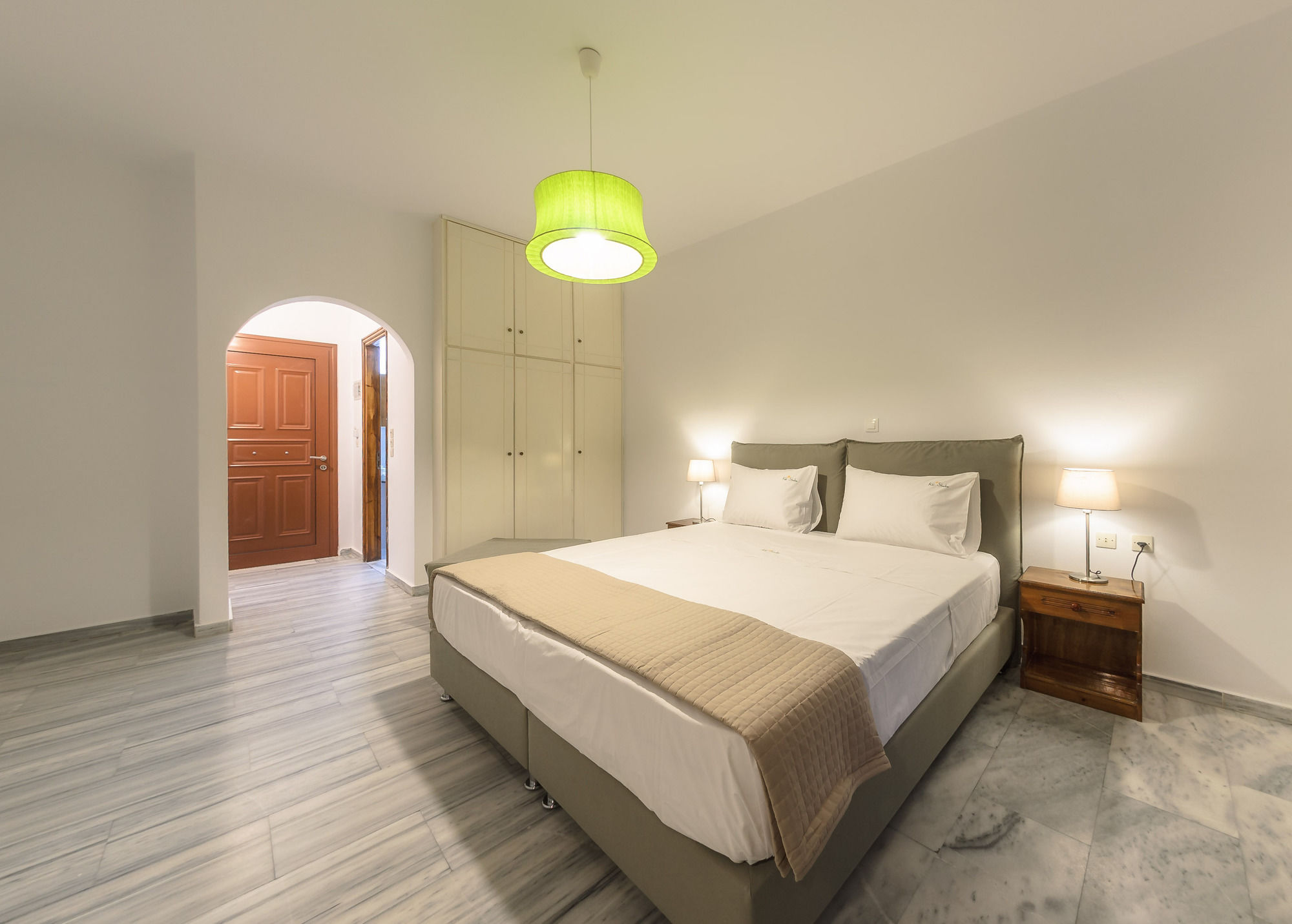 Фото Kiki Studios & Apartments