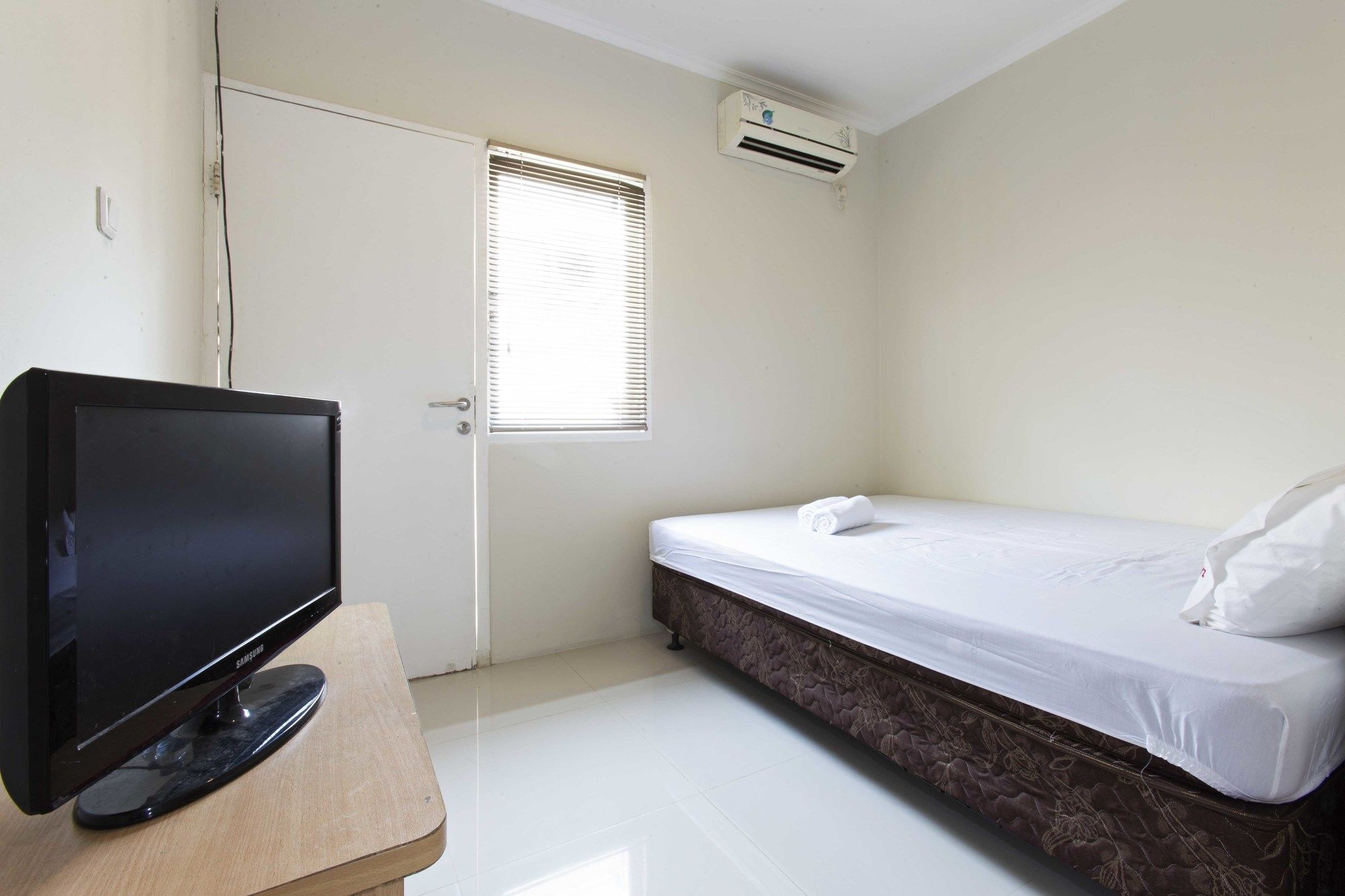 Фото RedDoorz @ Tondano Benhil