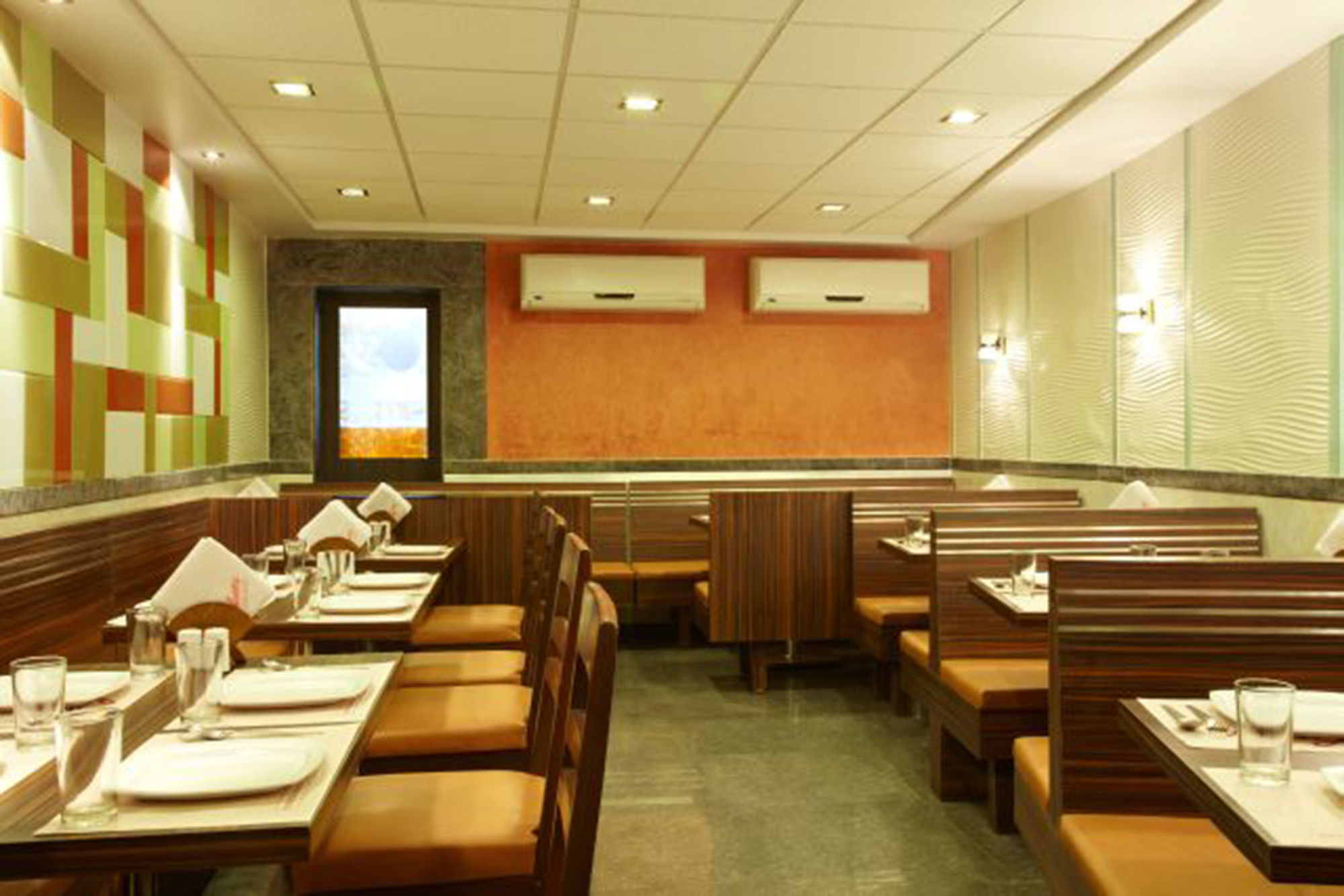 Фото Lucky Hotel Bandra