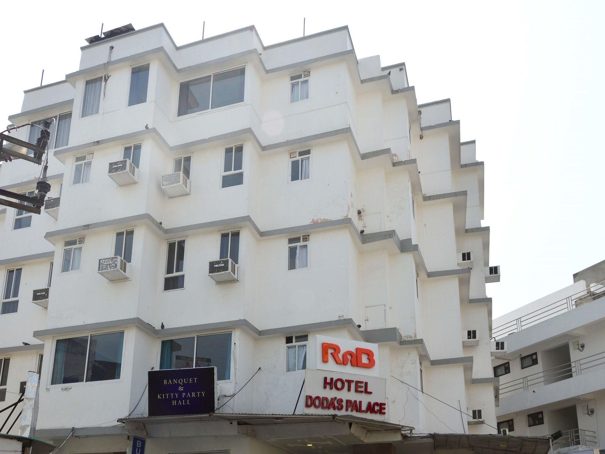 Фото Dodas Palace by ShriGo Hotels