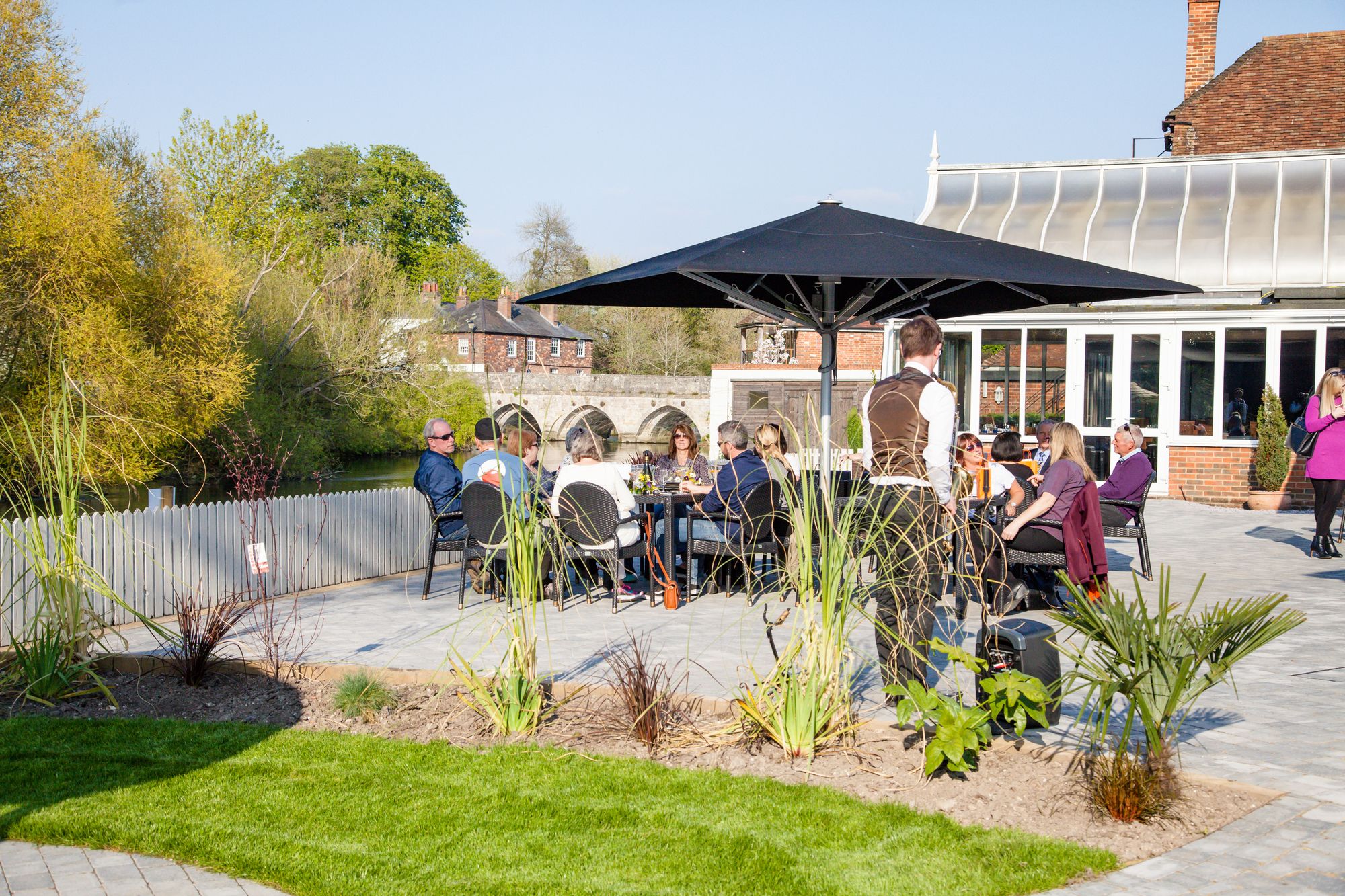 Фото Legacy Rose & Crown Hotel