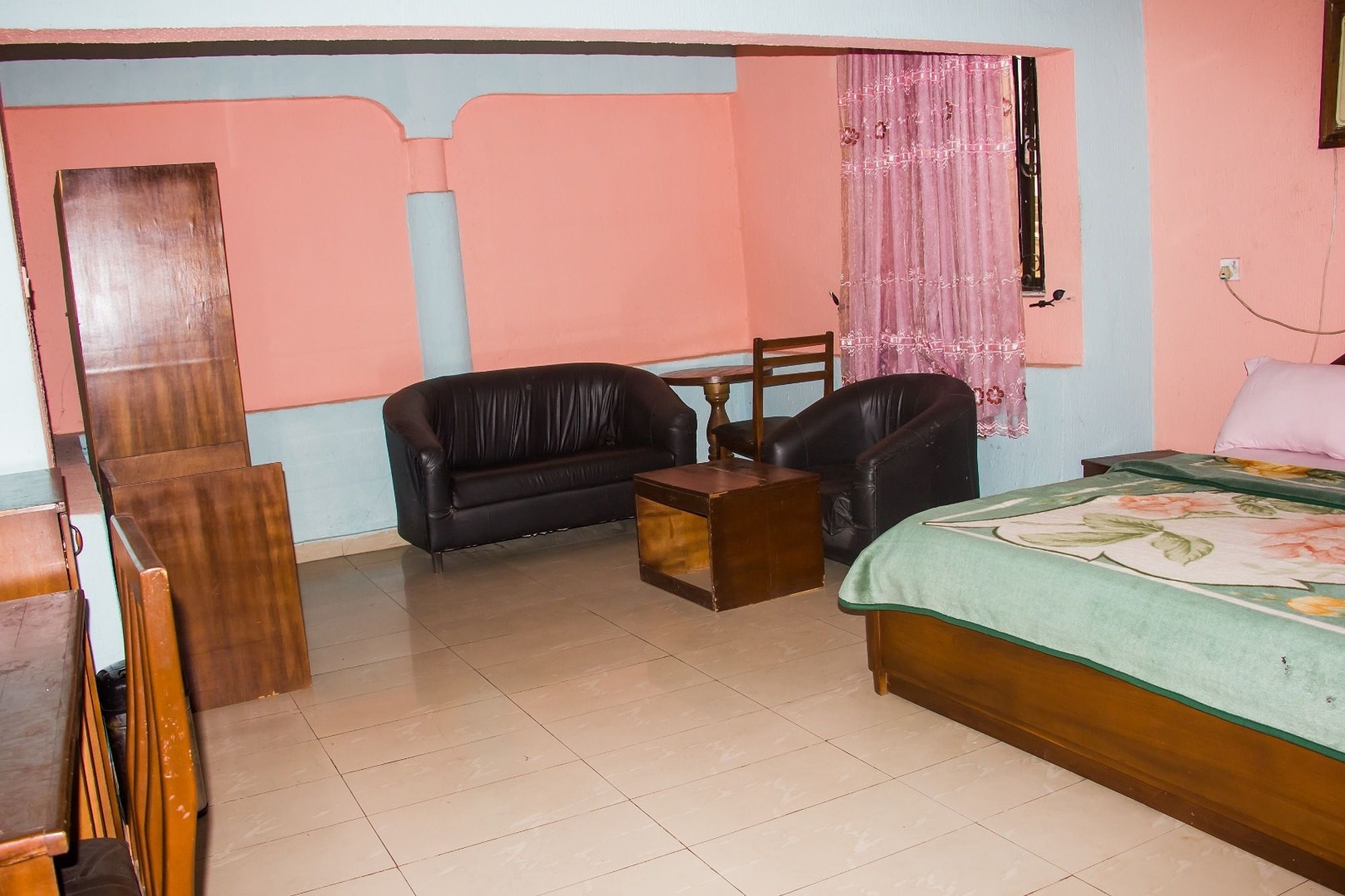 Фото Creme Suites & Hotel