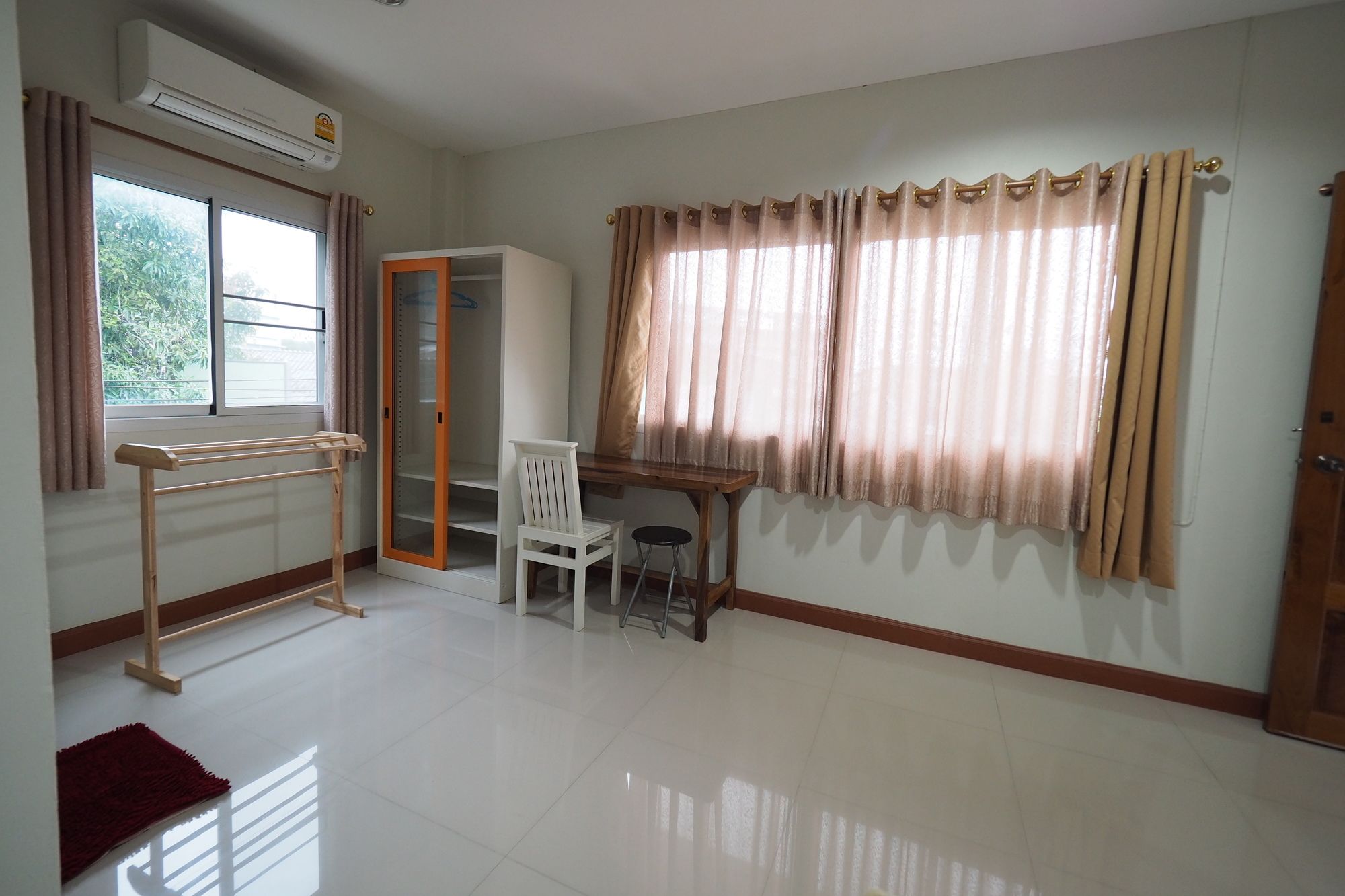 Фото Sorn Waree Apartment