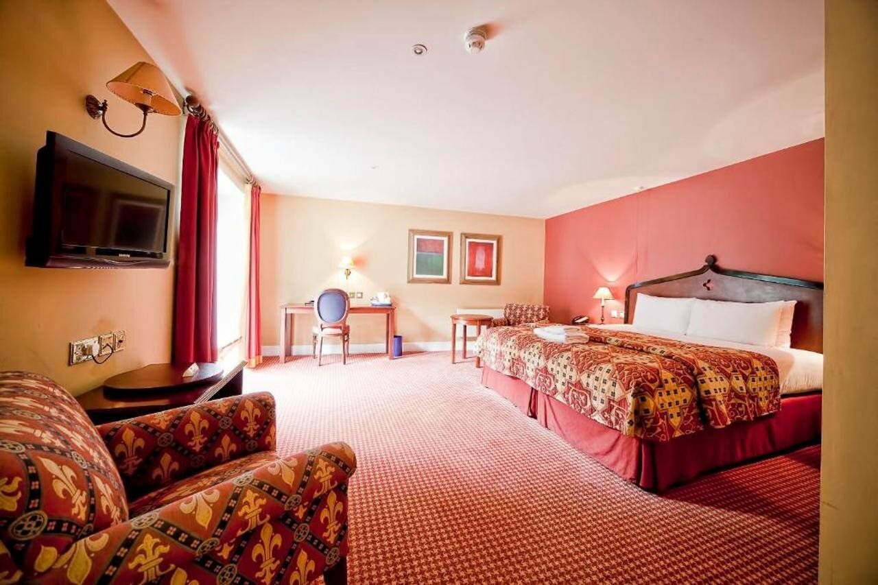 Фото Brownsover Hall Hotel