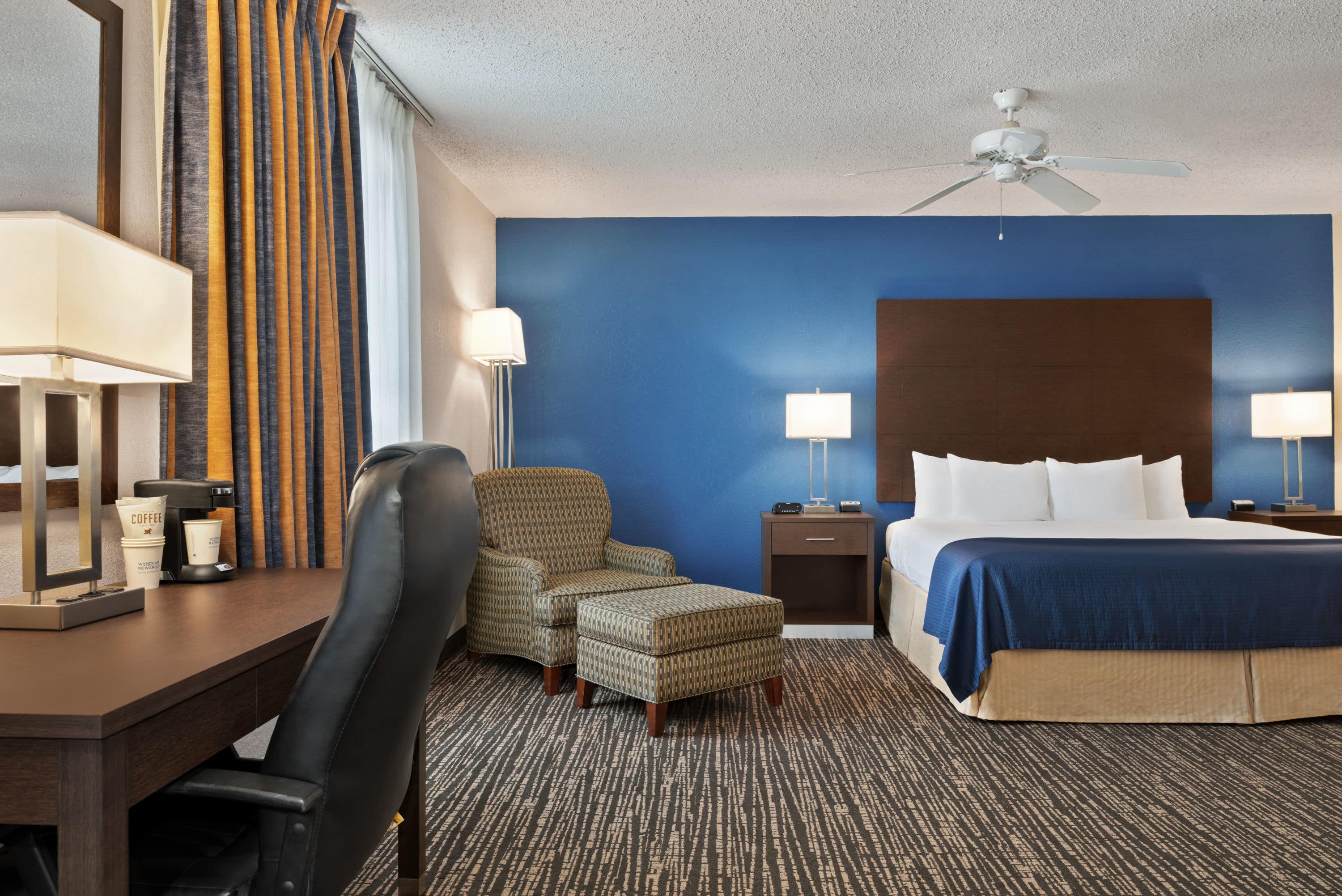 Фото Days Inn by Wyndham Kissimmee West