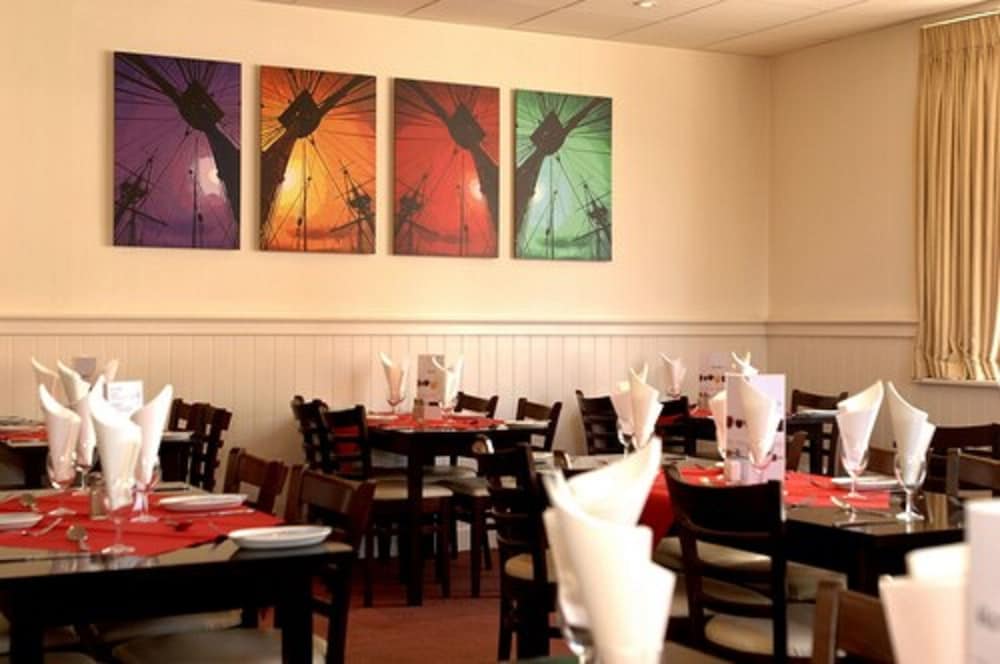 Фото The Royal Maritime Club