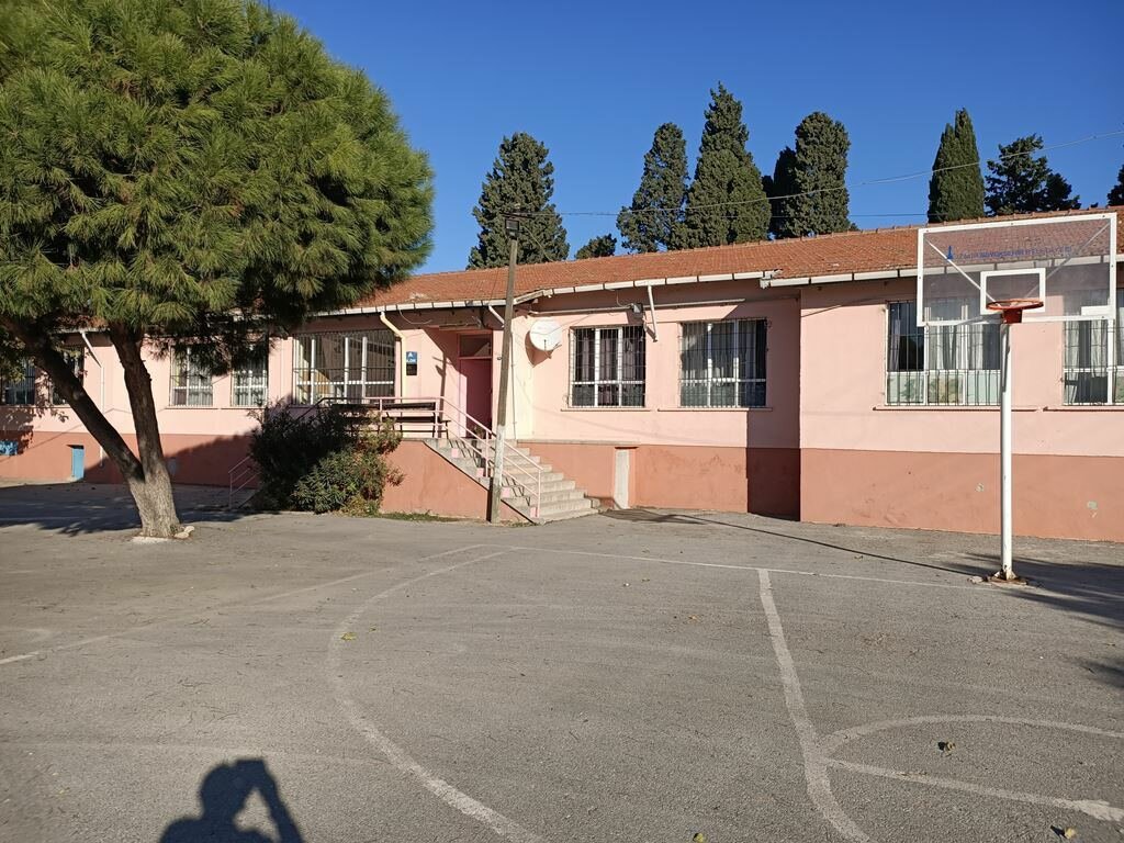 Primary school Gerenkoy Primary School, Foca, photo