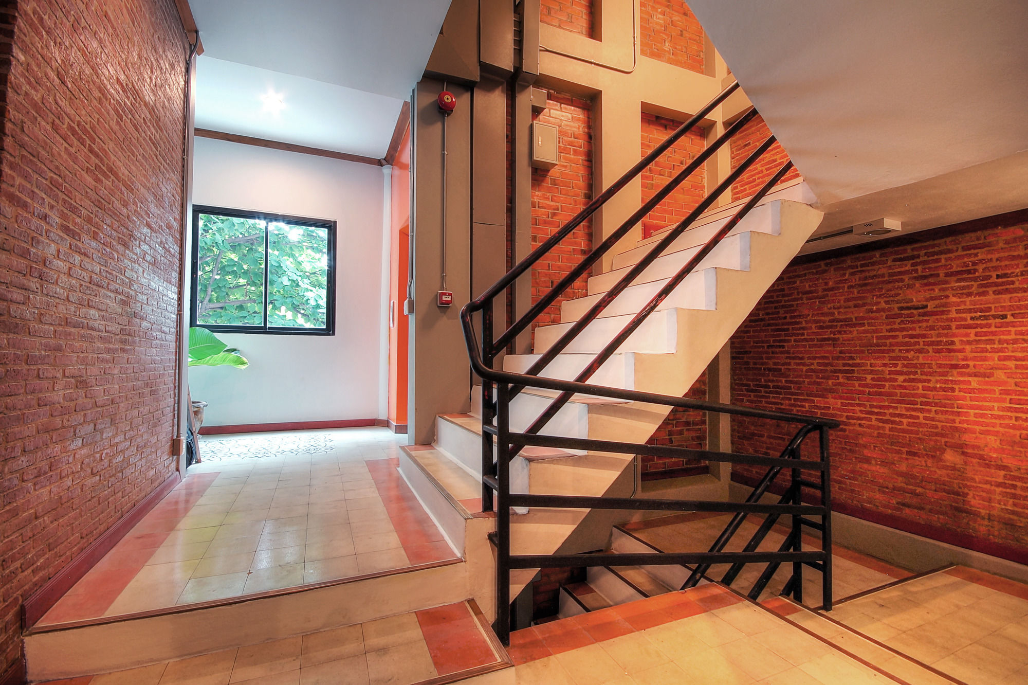 Фото Saengpanya Home Boutique Hotel