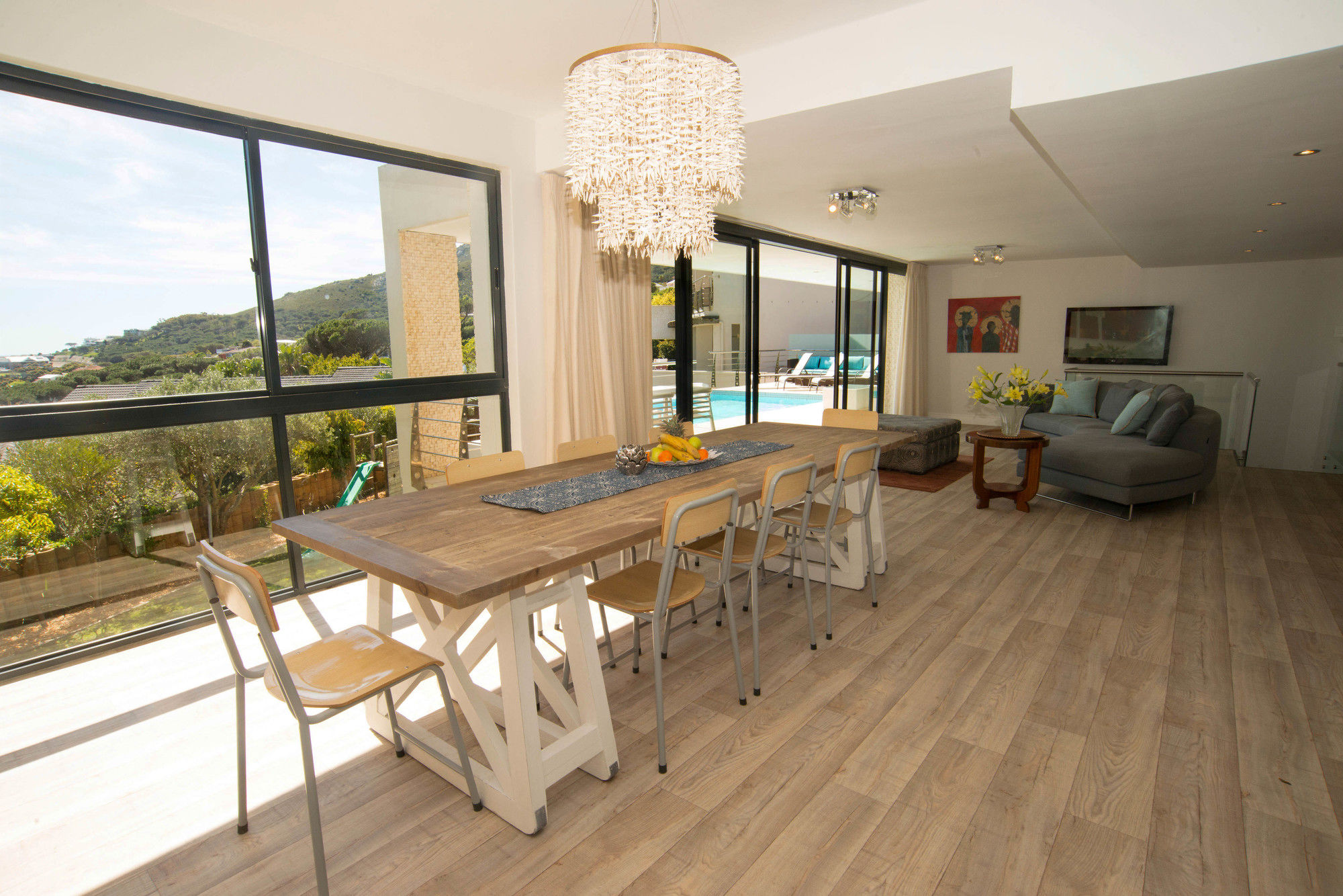 Фото The Blue Emerald