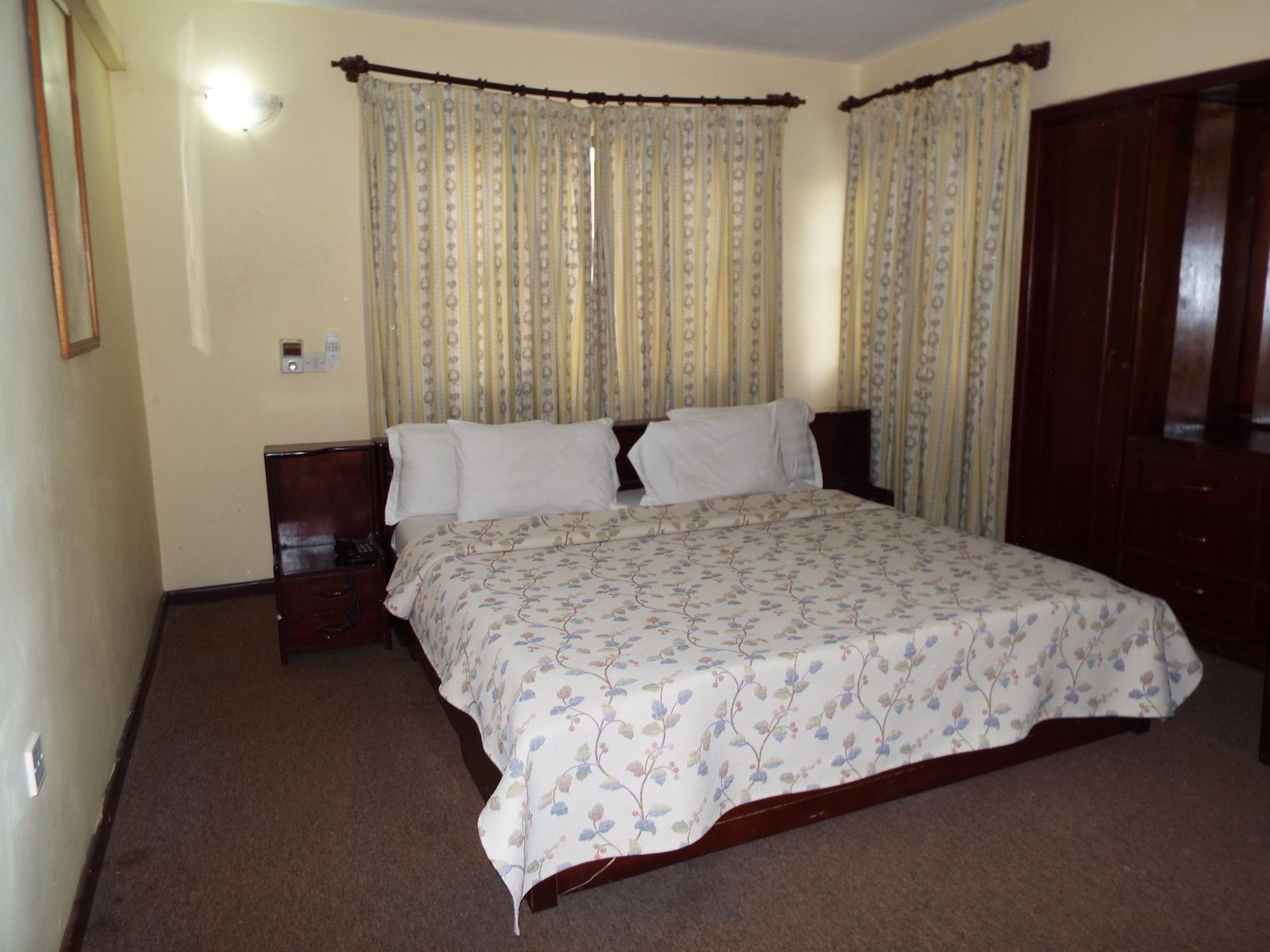 Фото Pekan Hotel